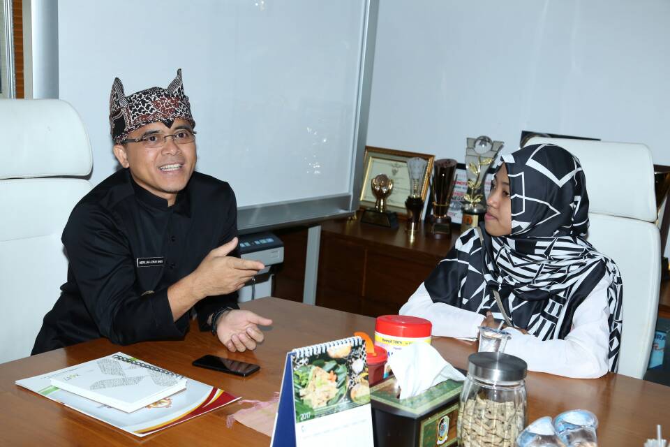 afi-berbincang-dengan-bupati-banyuwangi-azwar-anas_20170518_133017.jpg