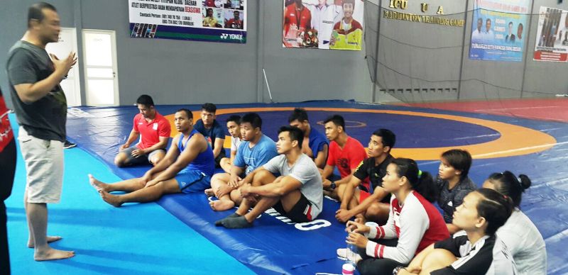 agus-pebrianto-salah-satu-ketua-pp-pgsi-2018-2022-bersama-para-pegulat-pelatnas-di-istc_20180319_184433.jpg