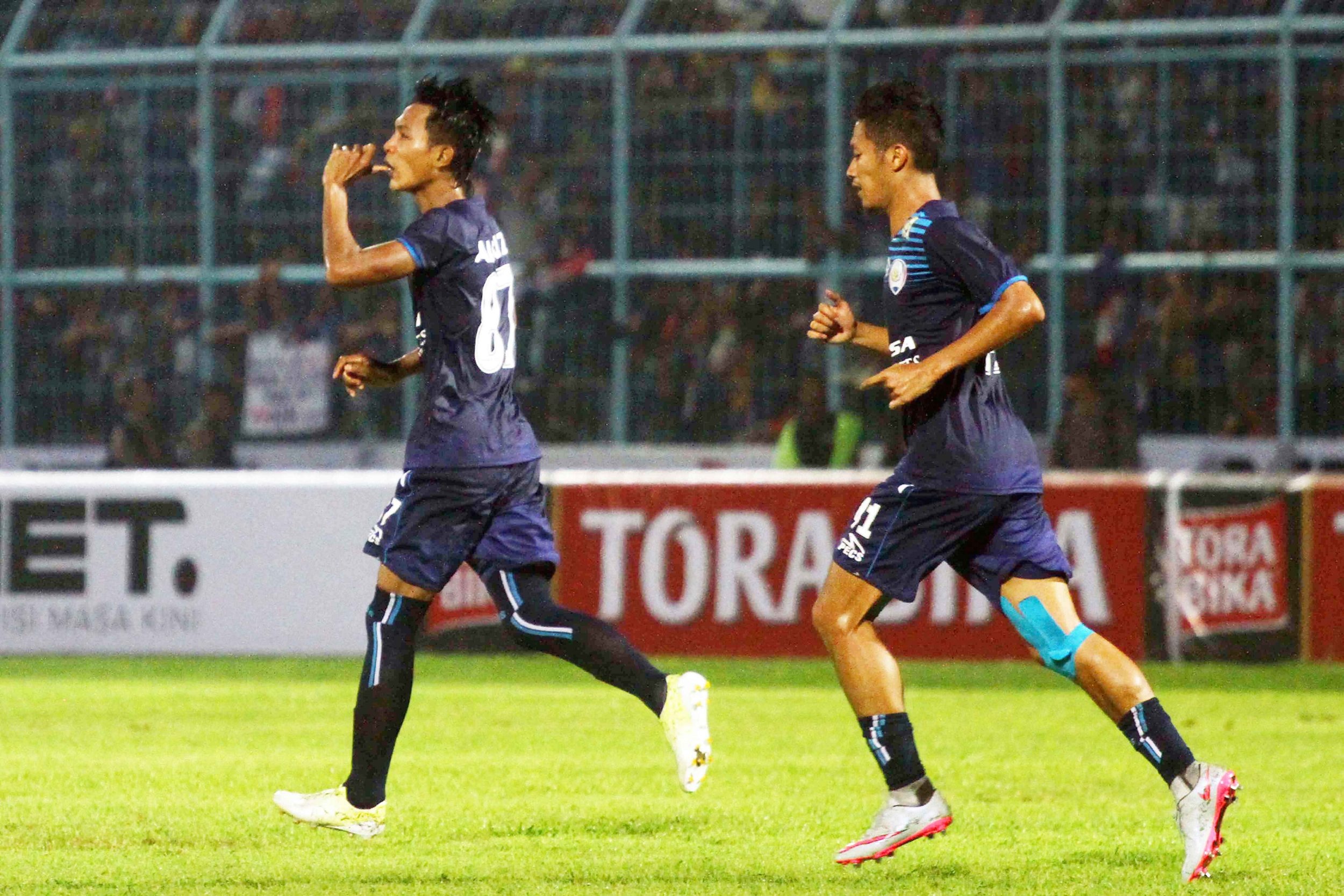 ahmad-alfarizie-lakukan-selebrasi-usai-cetak-gol_20160401_095445.jpg