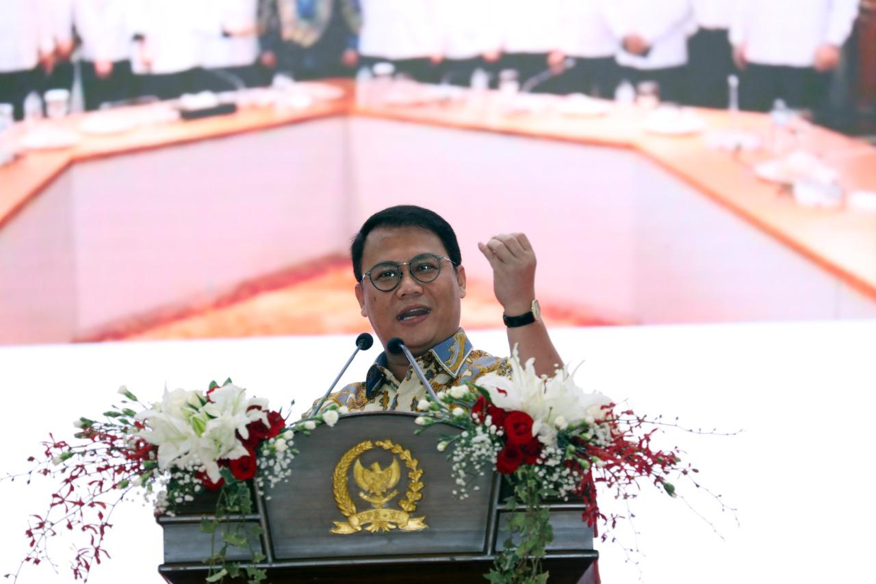 ahmad-basarah-saat-memberikan-sambutan-sekaligus-menyampaikan-pembekalan.jpg