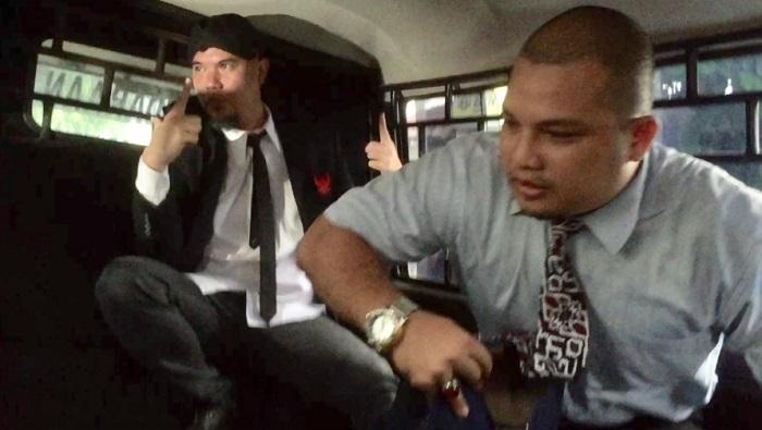 ahmad-dhani-di-mobil-tahanan.jpg
