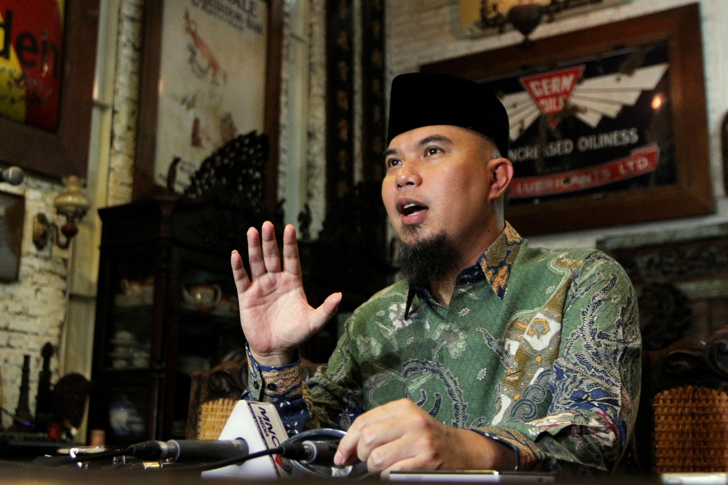 ahmad-dhani-ingin-fokus-terjun-ke-politik_20161104_104433.jpg