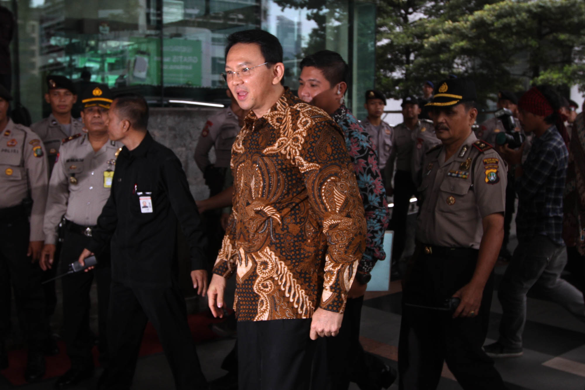 ahok-diperiksa-kpk_20160412_190211.jpg