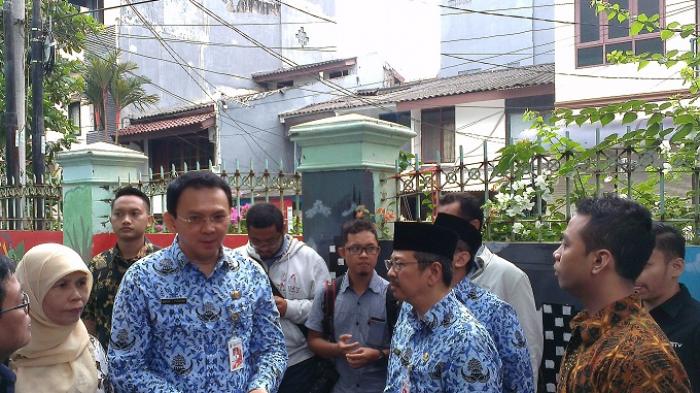 ahok-meninjau-un-jenjang-smp-di-smpn-65_20150504_124403.jpg