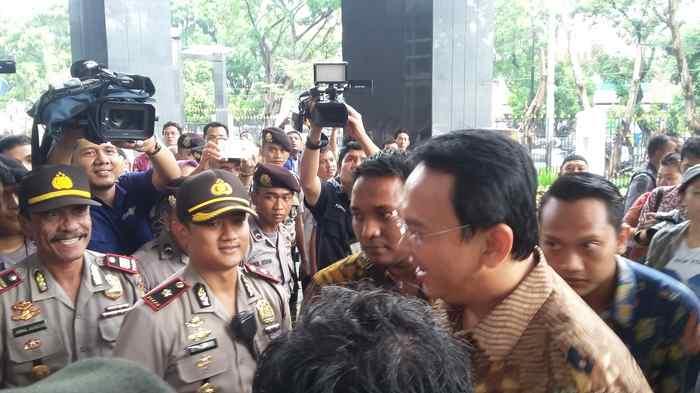 ahok-saat-tiba-di-pengadilan-tipikor-kemayoran-jakarta-pusat_20160204_135650.jpg