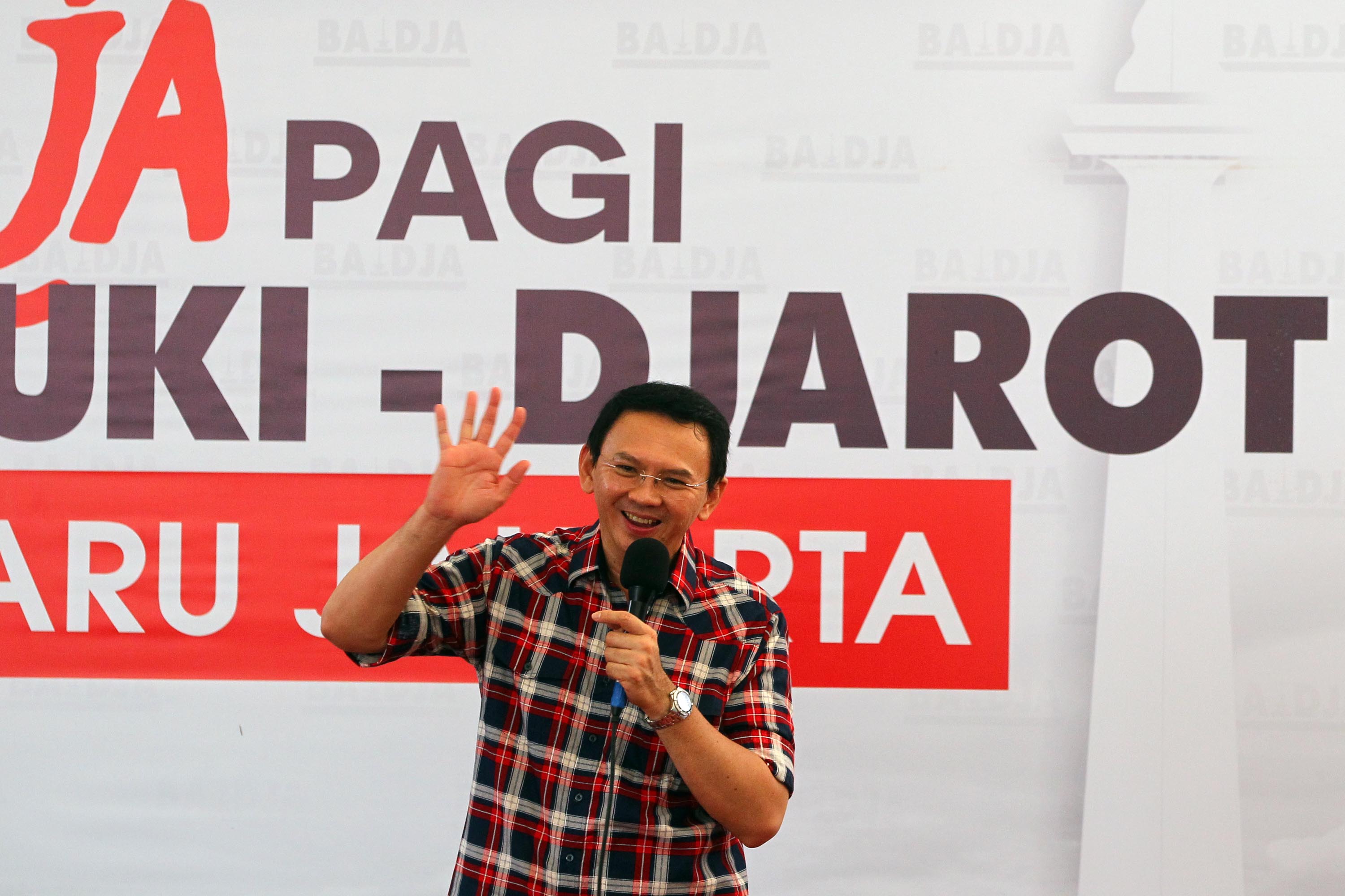 ahok-sapa-pendukung-di-rumah-lembang_20170105_150927.jpg