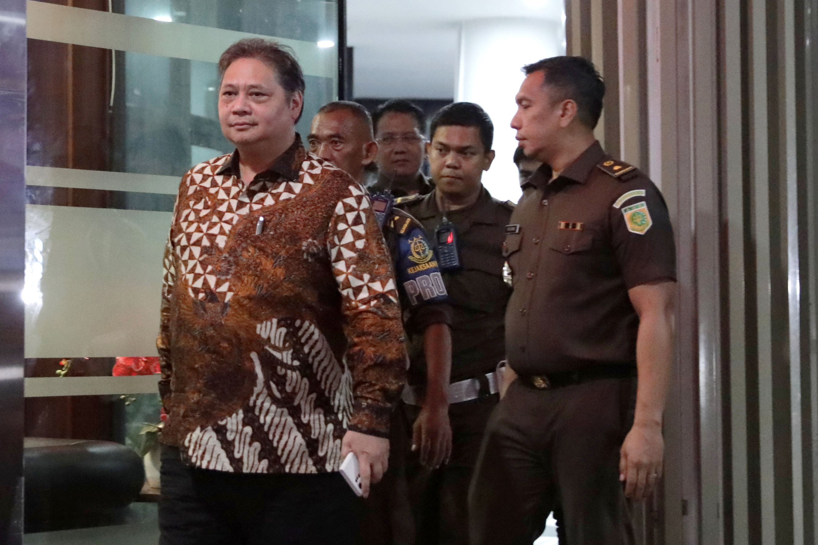 airlangga-hartarto-diperiksa-kejagung_20230724_214507.jpg