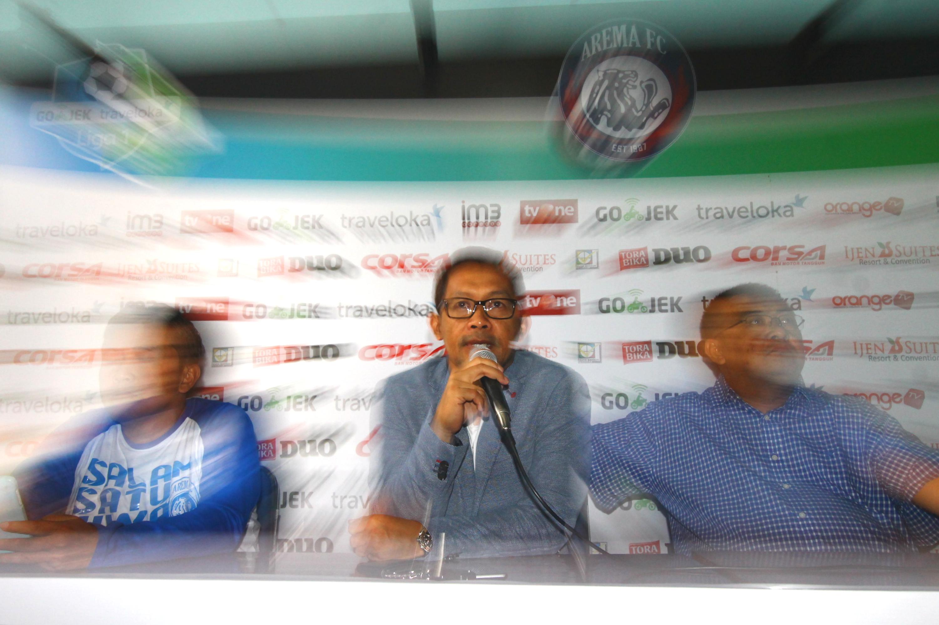aji-santoso-mengundurkan-diri-dari-arema-fc_20170731_174555.jpg
