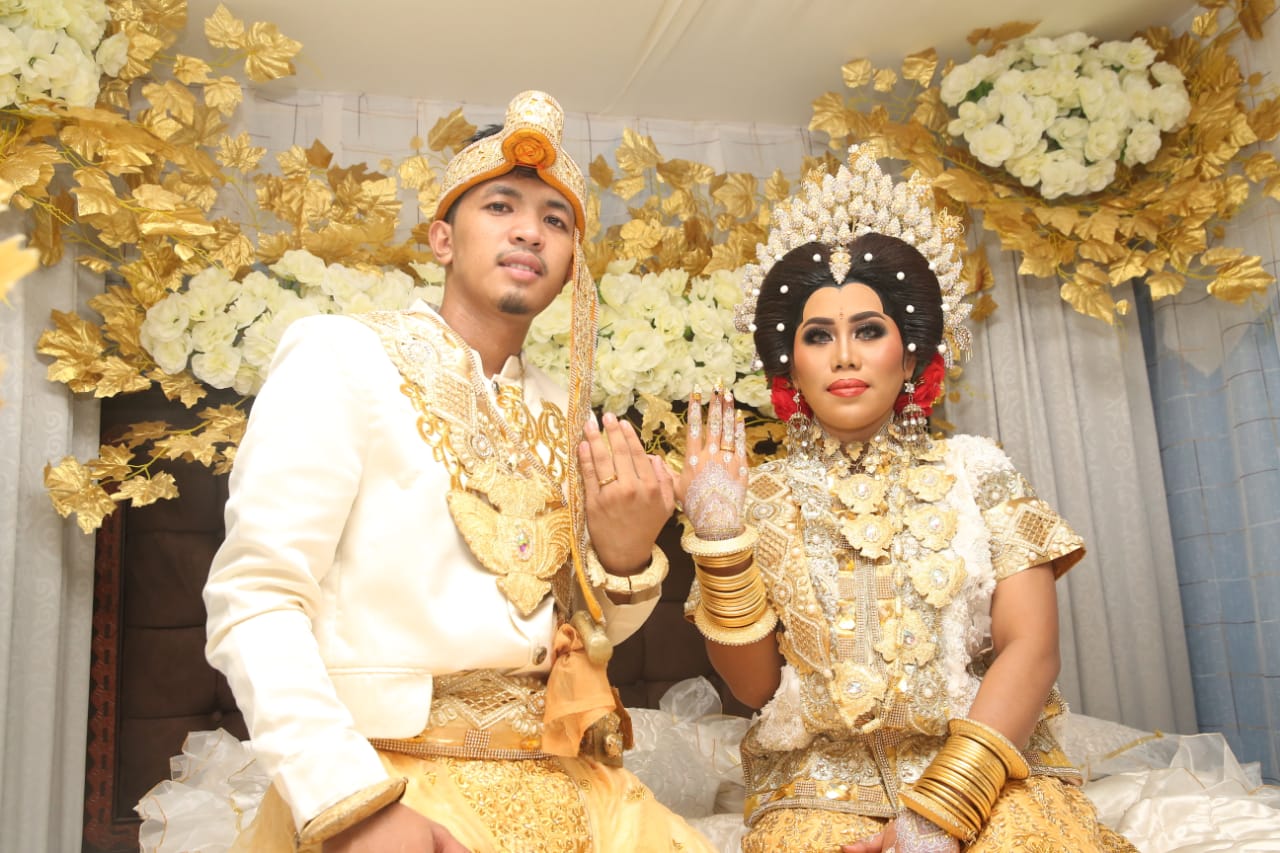 akad-nikah-dan-resepsi-pendangdut-evi-masamba_20181025_081842.jpg