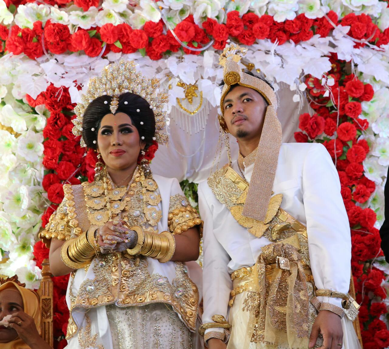 akad-nikah-dan-resepsi-pendangdut-evi-masamba_20181025_082558.jpg