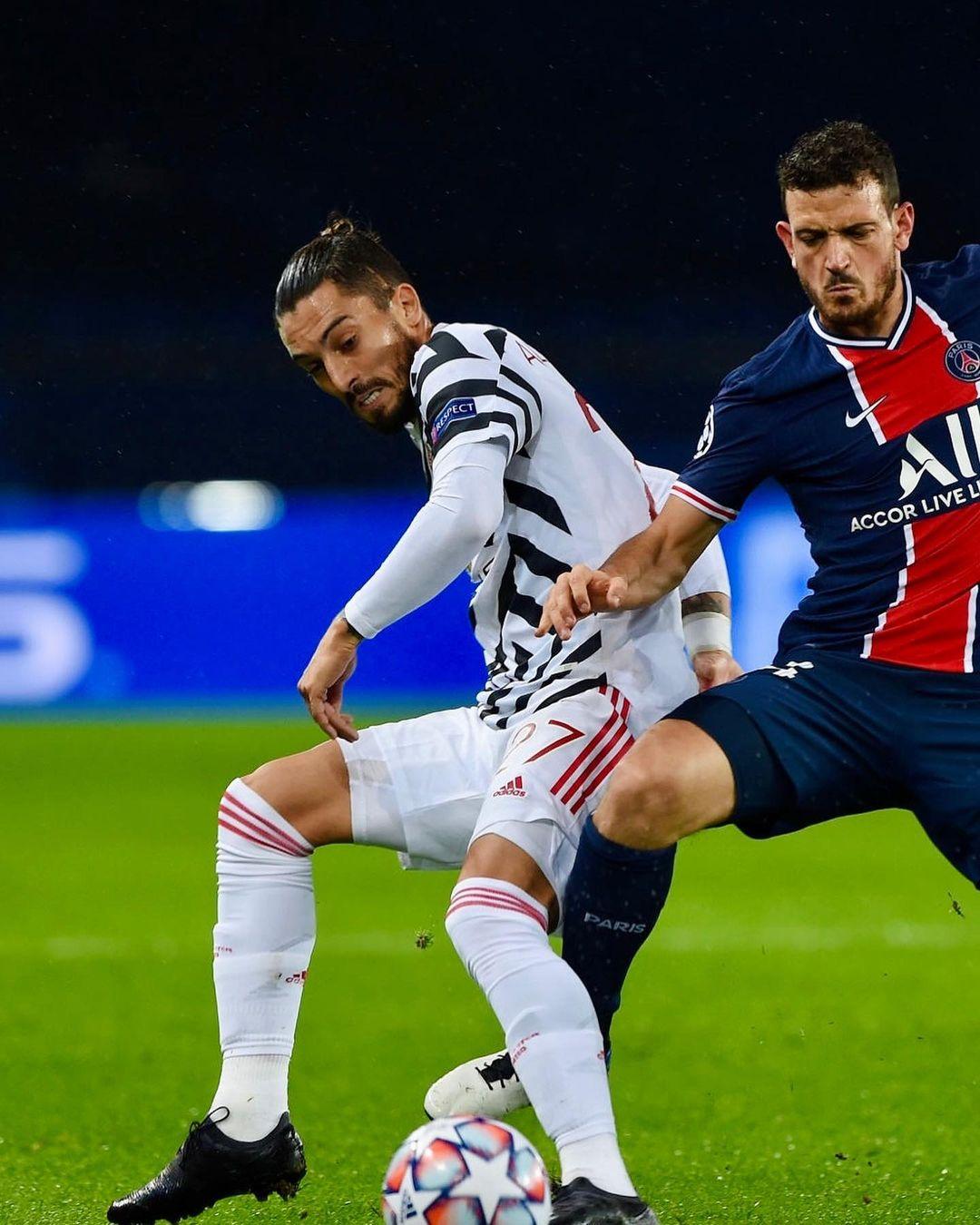 aksi-alex-telles-kala-membela-manchester-united-dalam-laga-melawan-psg.jpg