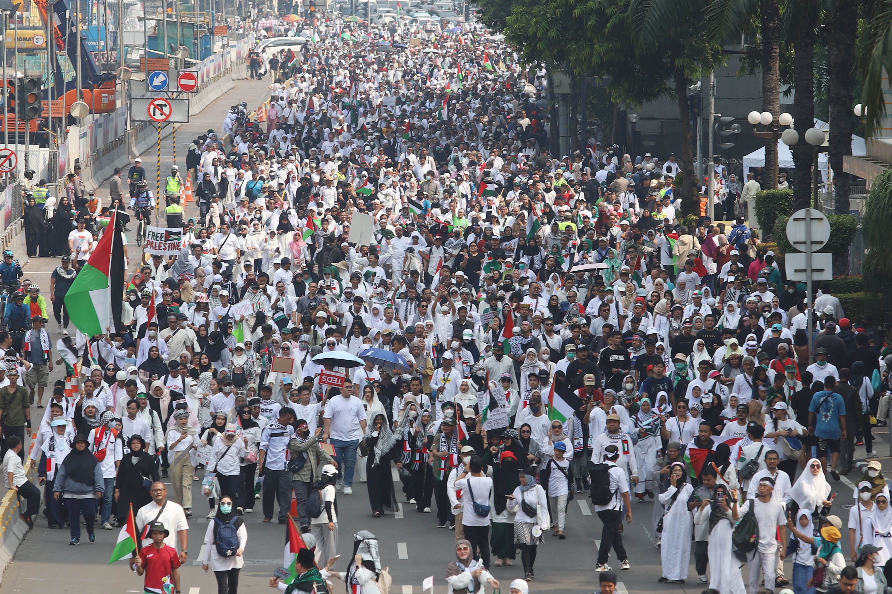 aksi-aliansi-rakyat-indonesia-bela-palestina_20231105_153617.jpg