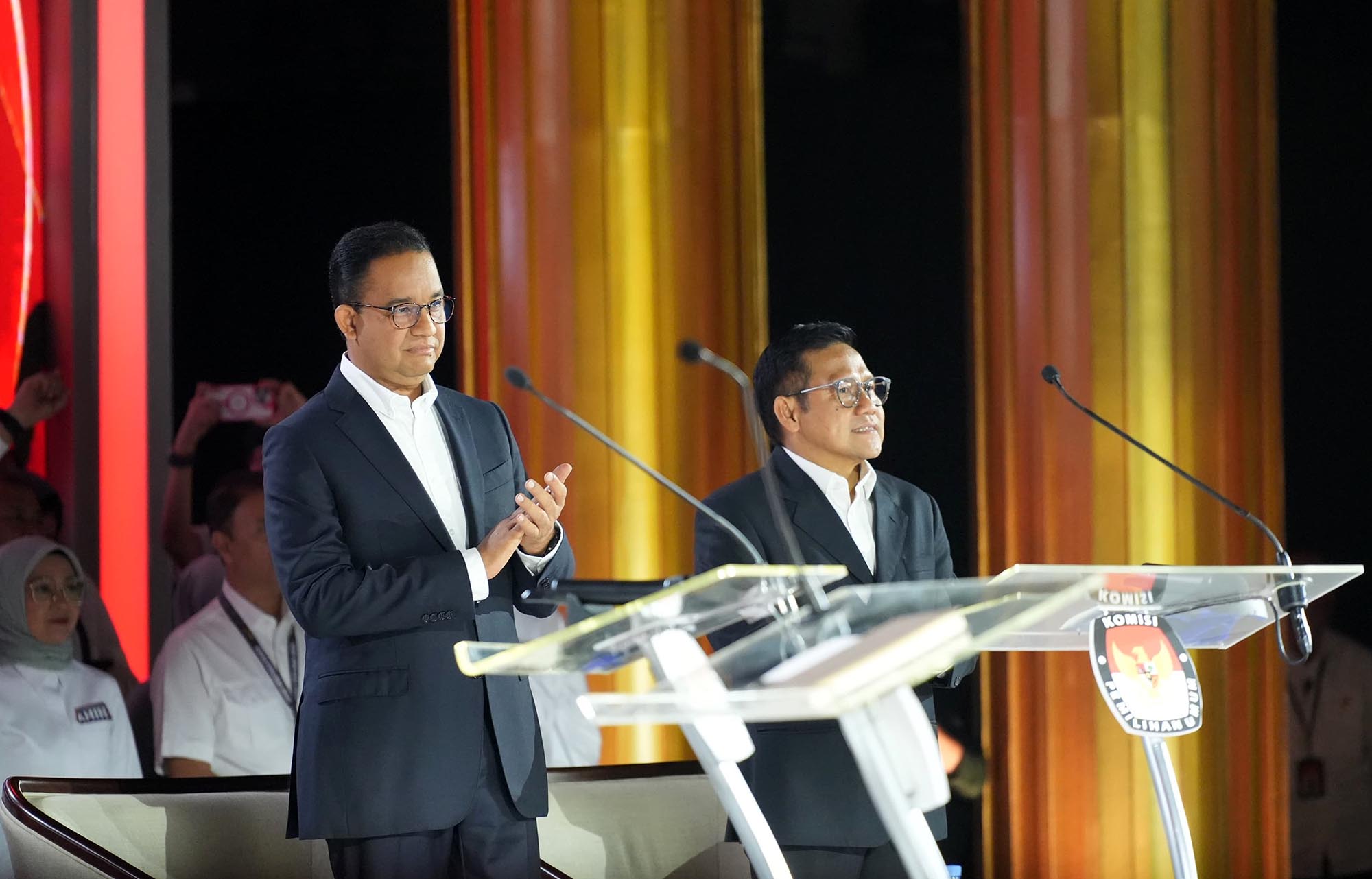 aksi-anies-baswedan-di-debat-ketiga-calon-presiden-2024_20240107_211549.jpg