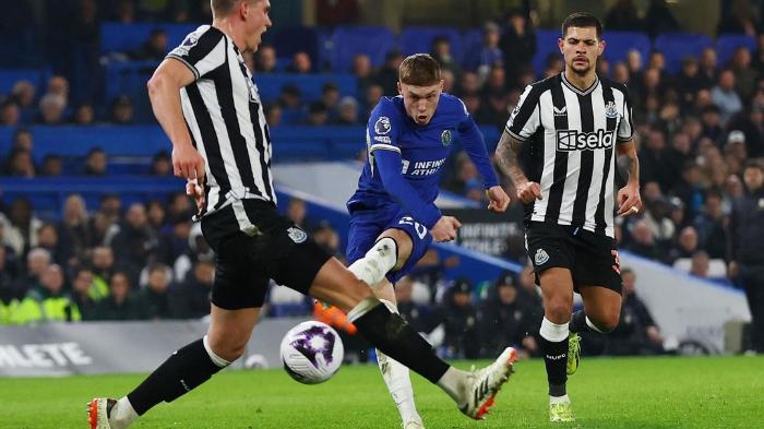 aksi-cole-palmer-chelsea-saat-menendang-bola-ke-gawang-newcastle-di-liga-inggris.jpg