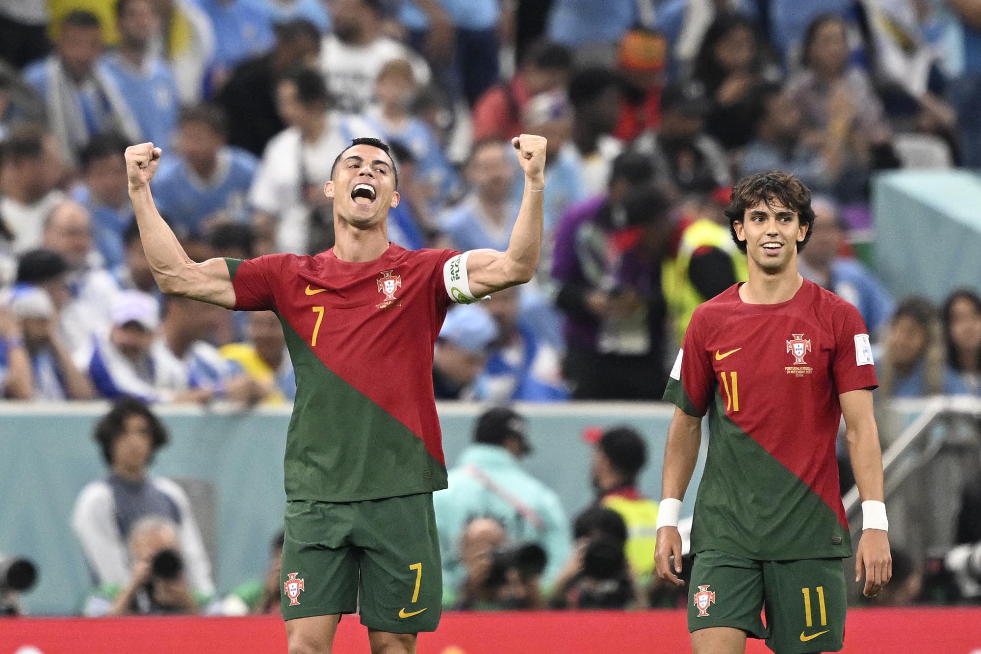 aksi-cristiano-ronaldo-selebrasi-usai-bobol-gawang-uruguay_20221129_040717.jpg