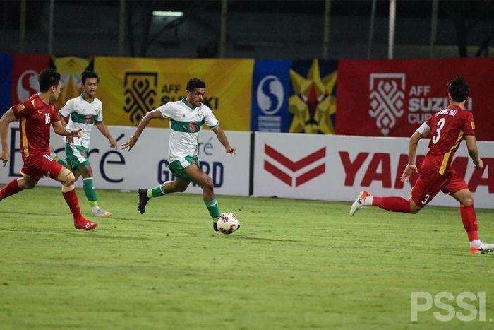 aksi-gelandang-timnas-indonesia-ricky-kambuaya.jpg