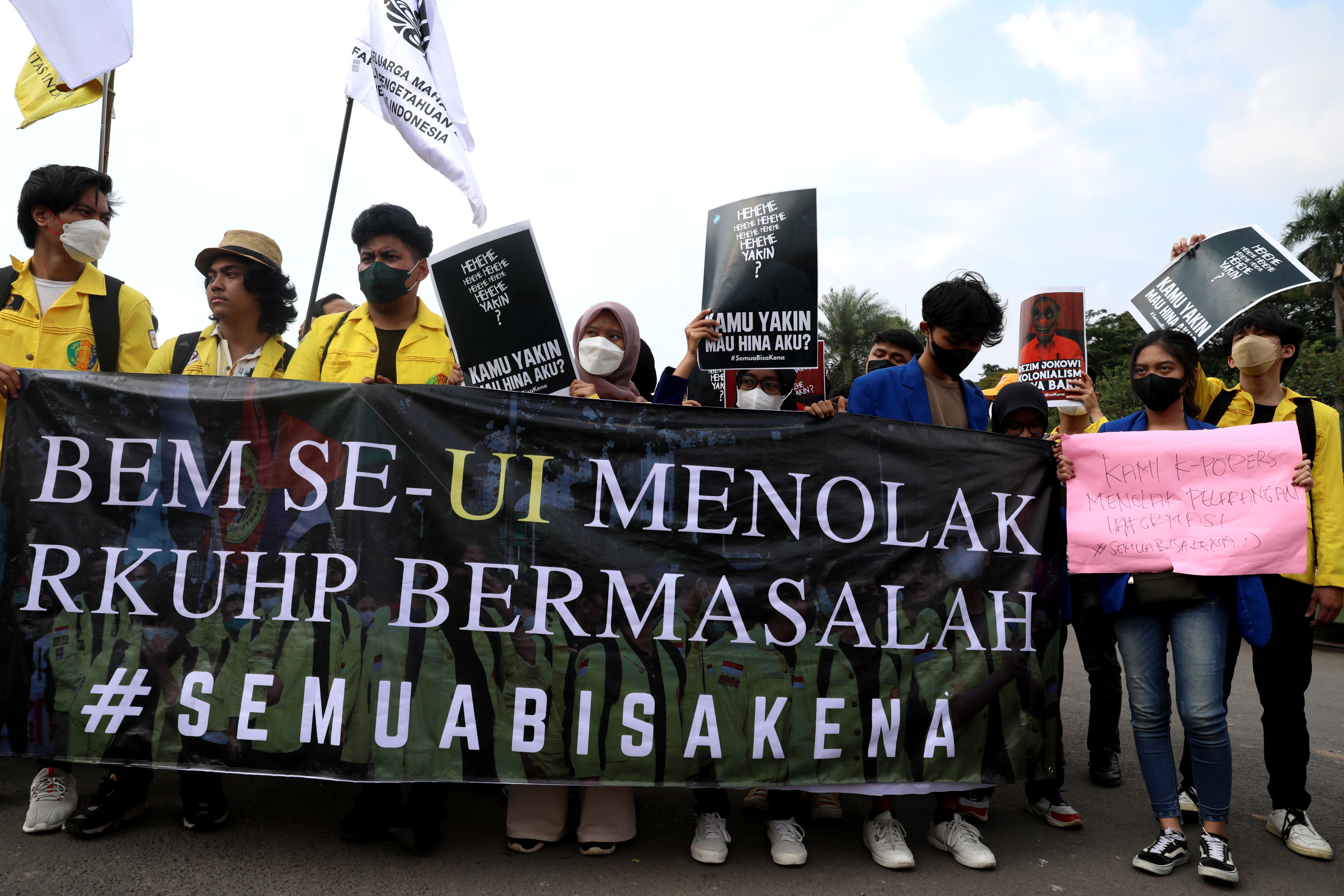 aksi-mahasiswa-tolak-rkuhp-pasal-problematika_20220621_173641.jpg
