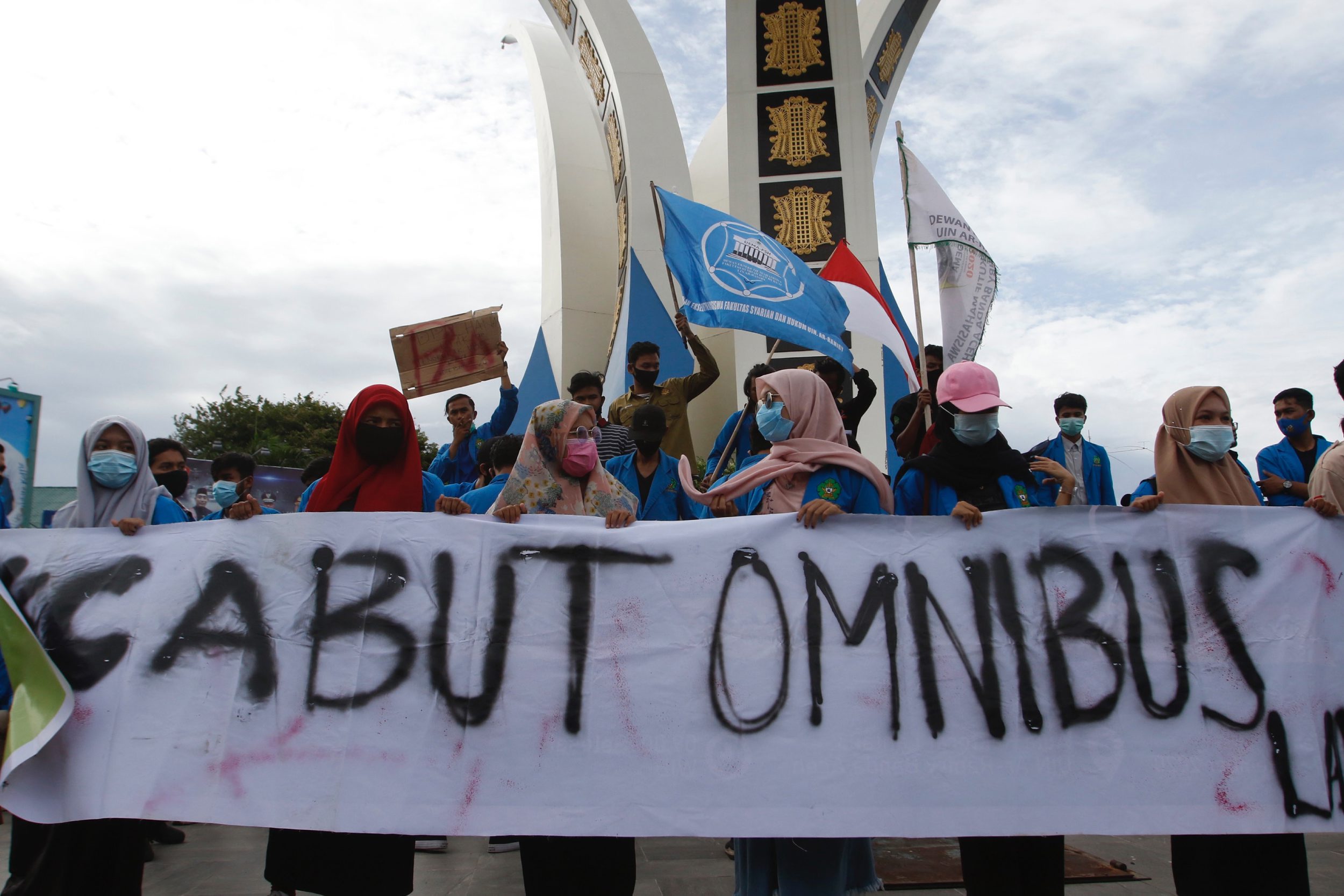 aksi-mahasiswa-tolak-uu-ciptaker-aceh_20201014_100646.jpg