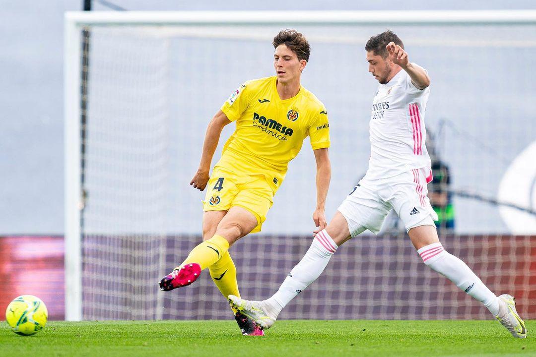 aksi-pau-torres-bersama-villareal.jpg
