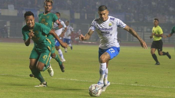 aksi-penyerang-persib-bandung-ciro-alves-di-laga-persib-bandung-vs-persebaya.jpg