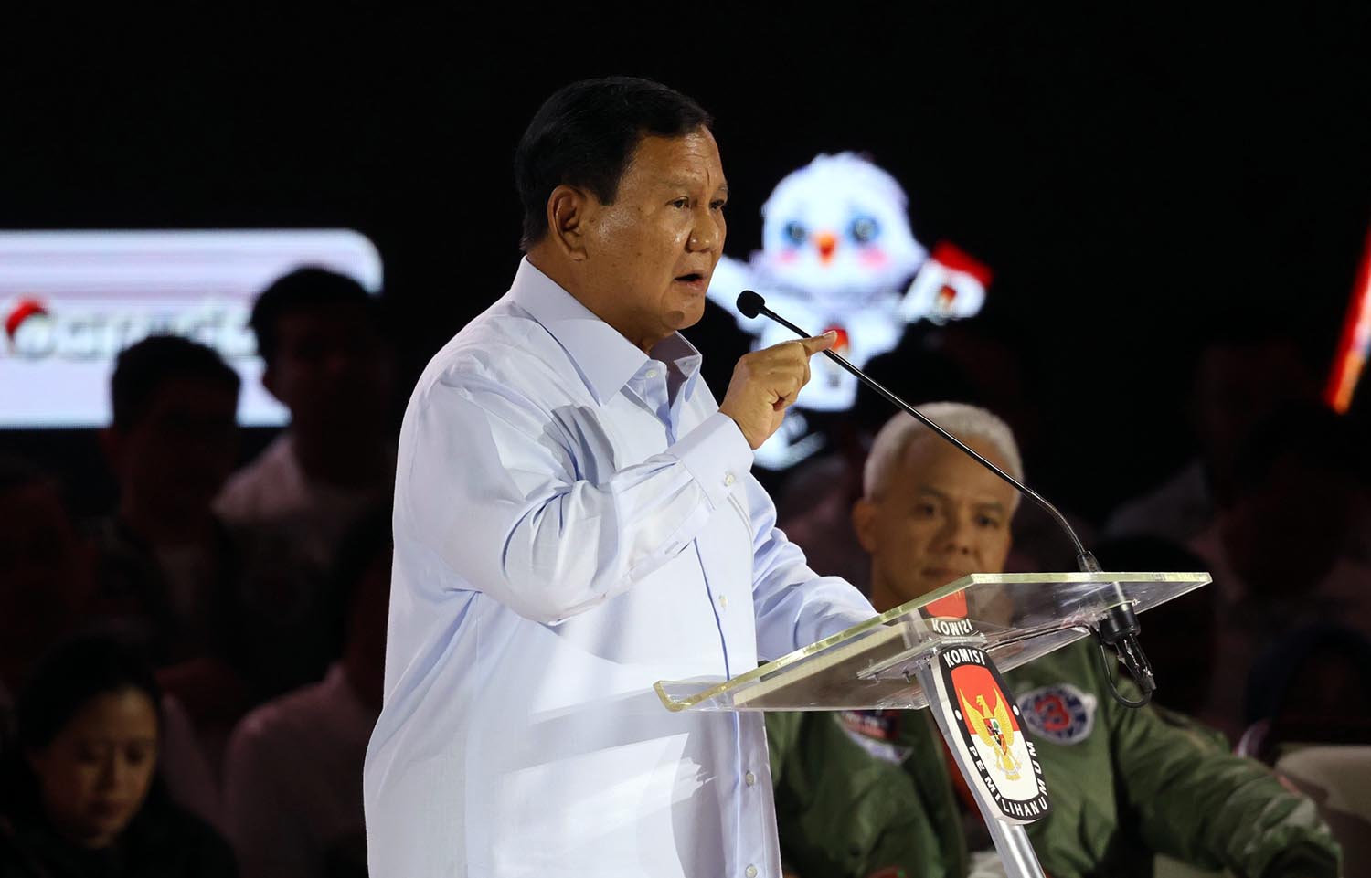 aksi-prabowo-subianto-di-debat-ketiga-calon-presiden-2024_20240107_212316.jpg