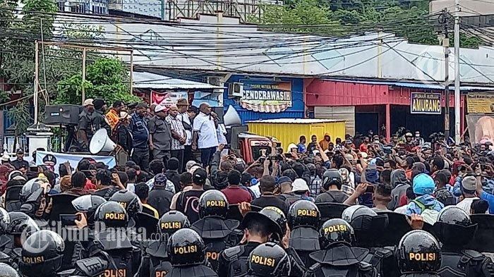 aksi-save-gubernur-papua.jpg