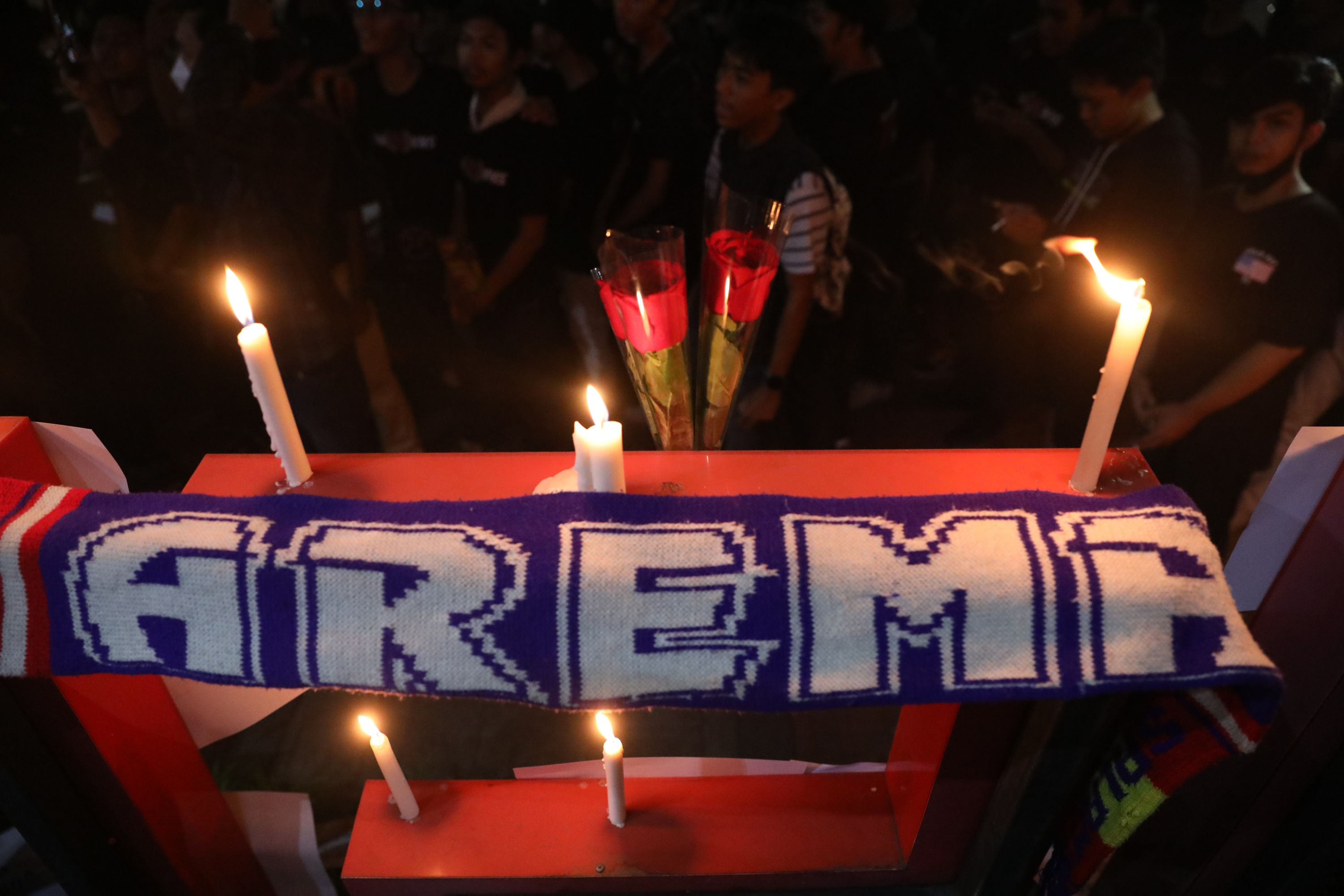aksi-solidaritas-tragedi-kanjuruhan-malang_20221002_212006.jpg