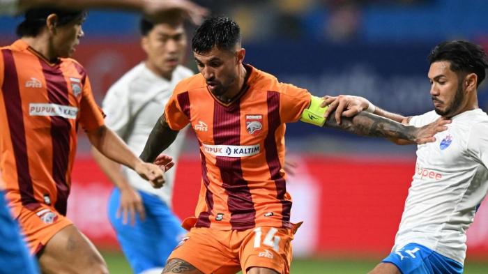 aksi-stefano-lilipaly-di-laga-borneo-fc-vs-lion-city-di-asean-club-championship-2024.jpg