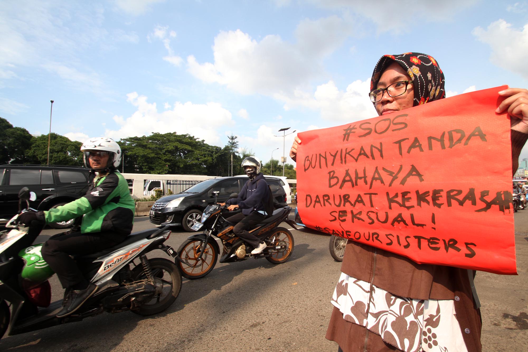 aksi-stop-kekerasan-terhadap-anak-dan-perempuan_20160512_151153.jpg