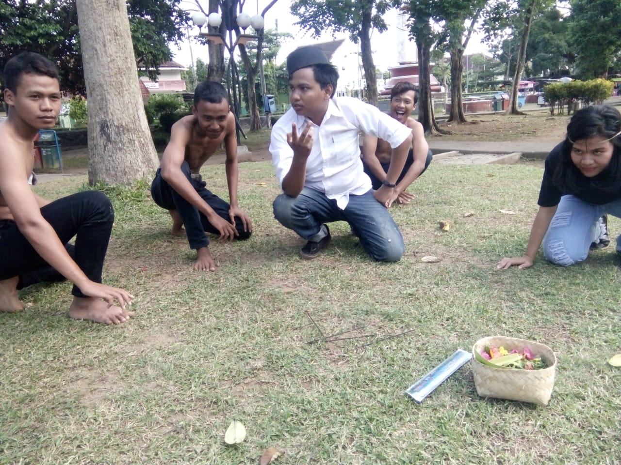 aksi-treatrikal-pemuda-trenggalekjpg_20180625_131302.jpg