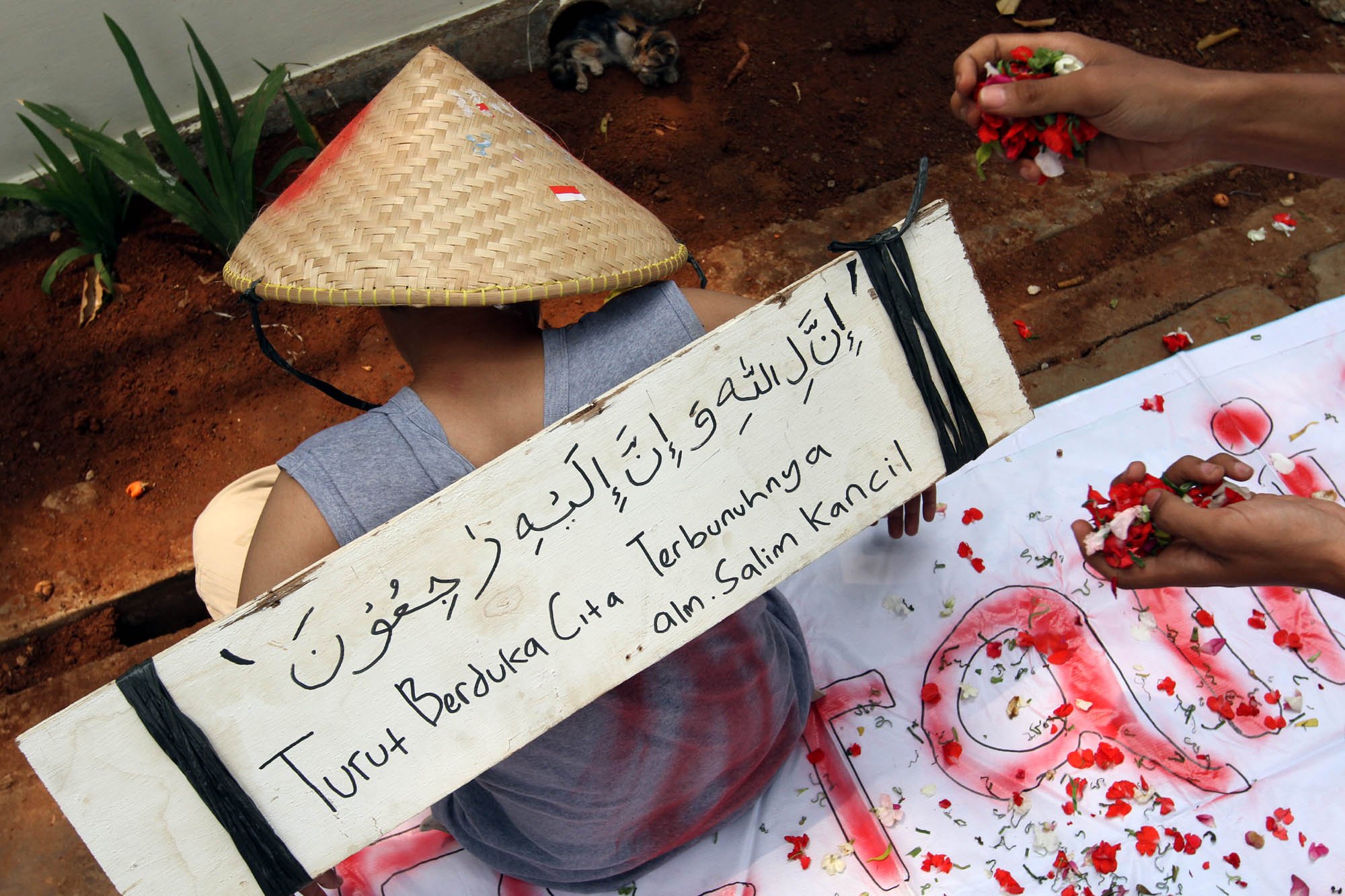 aksi-tuntut-selidiki-pelanggaran-ham_20150928_213652.jpg