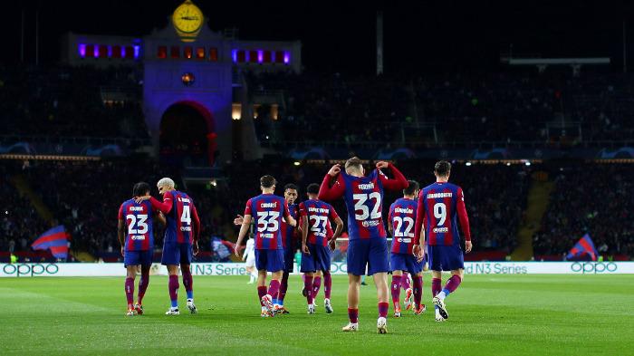 aksi-winger-barcelona-lamine-yamal-saat-napoli-di-liga-champions.jpg