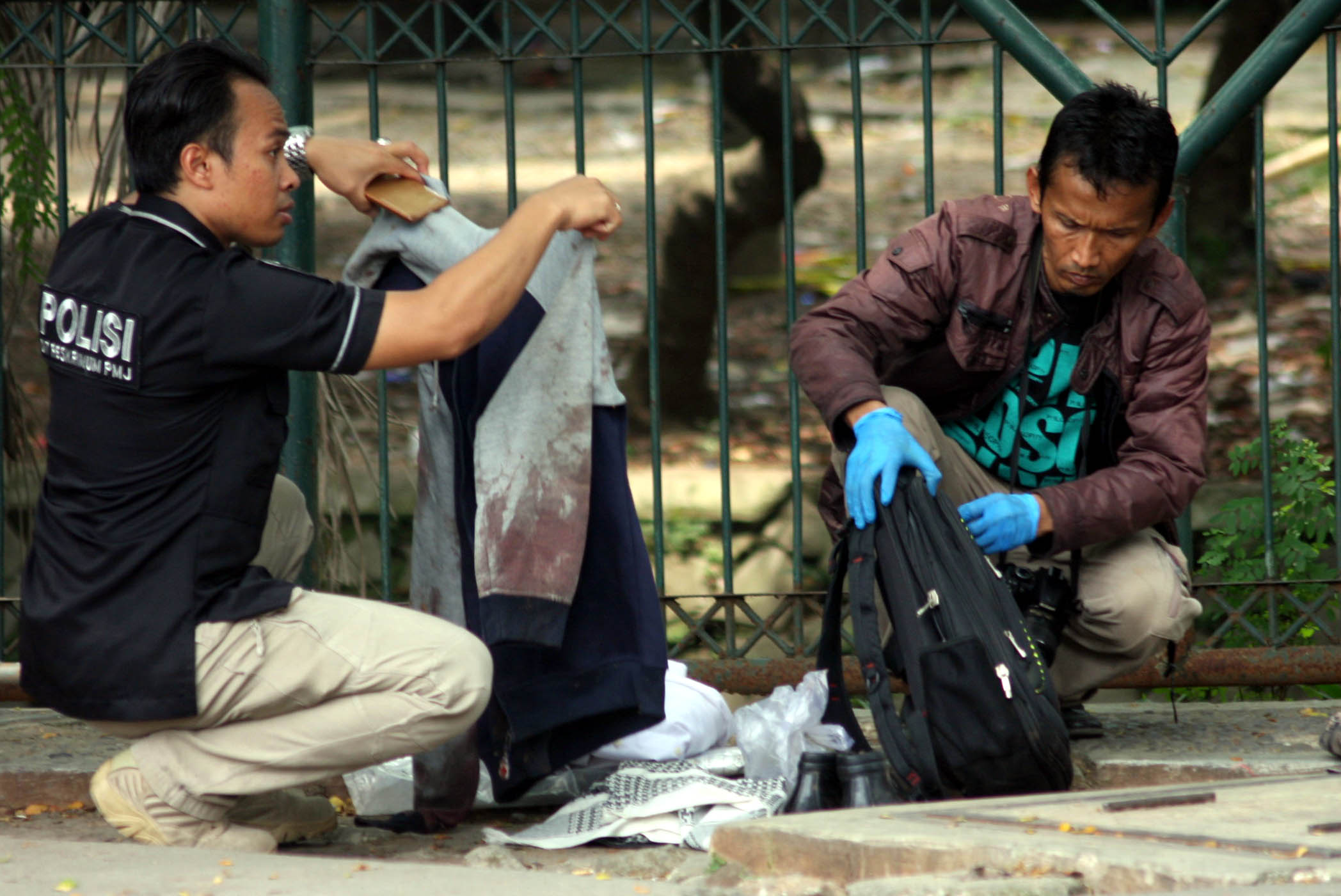 aksis-teror-serang-polisi-di-tangerang_20161020_195612.jpg