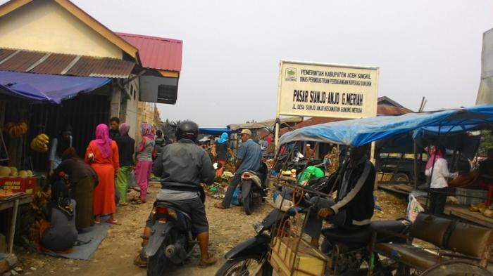 aktifitas-pasar-singkil_20151014_102626.jpg