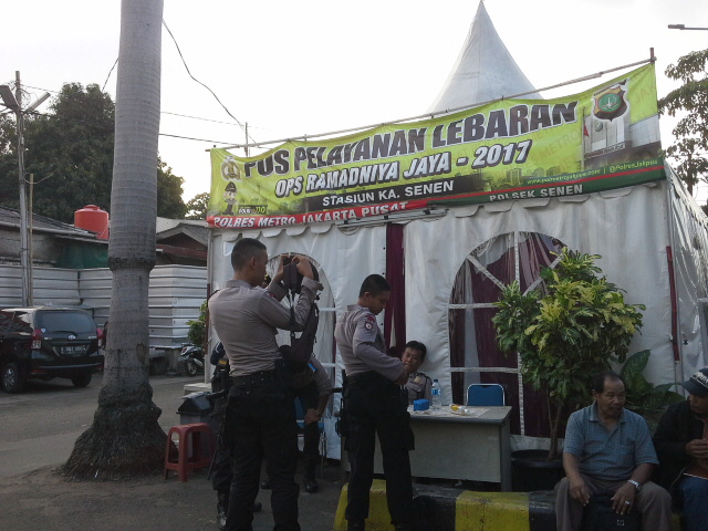 aktivitas-posko-ramadhaniya-2017-di-stasiun-pasar-senen_20170703_174109.jpg