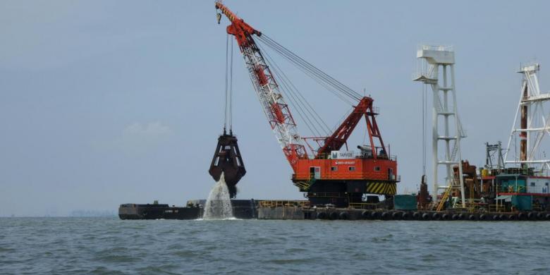 aktivitas-reklamasi-di-pulau-g-jakarta-utara_20160704_072233.jpg