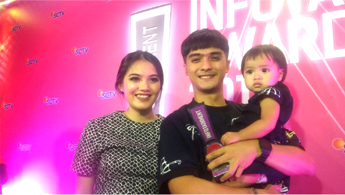 aktor-ricky-harun-bersama-istri-herfiza-novianti_20160123_173550.jpg