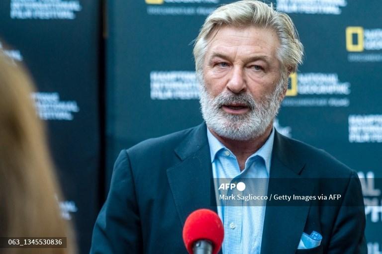 alec-baldwin-menghadiri-pemutaran-perdana-film-dokumenter-geografis-nasional-dunia-the-first-wave.jpg