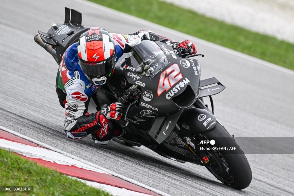 alex-rins-naik-motor-honda-di-tes-sepang-2023.jpg