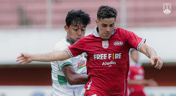 alexis-messidoro-saat-berlaga-di-persis-vs-pss-sleman-selasa-2122023.jpg