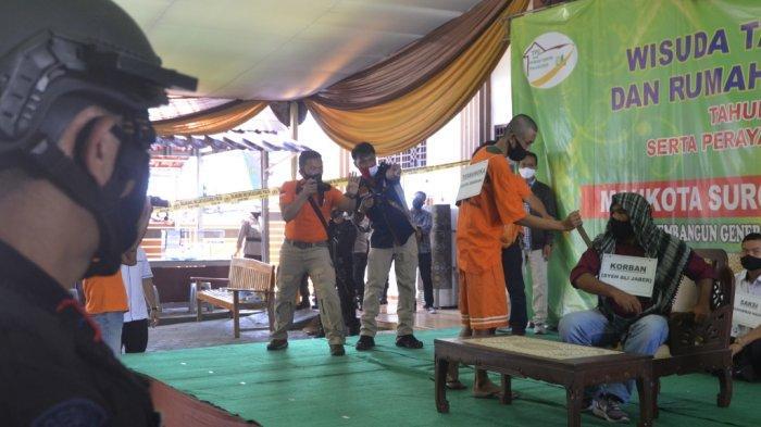 alfin-andrian-memeragakan-penusukan-terhadap-syekh-ali-jaber.jpg
