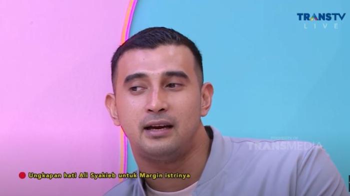 ali-syakieb-mengungkapkan-rasa-bersyukurnya-karena-memiliki-istri-seperti-margin-wieheerm.jpg