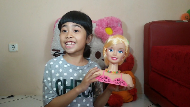 alifa-lubis-dandani-bonekanya_20150924_175741.jpg