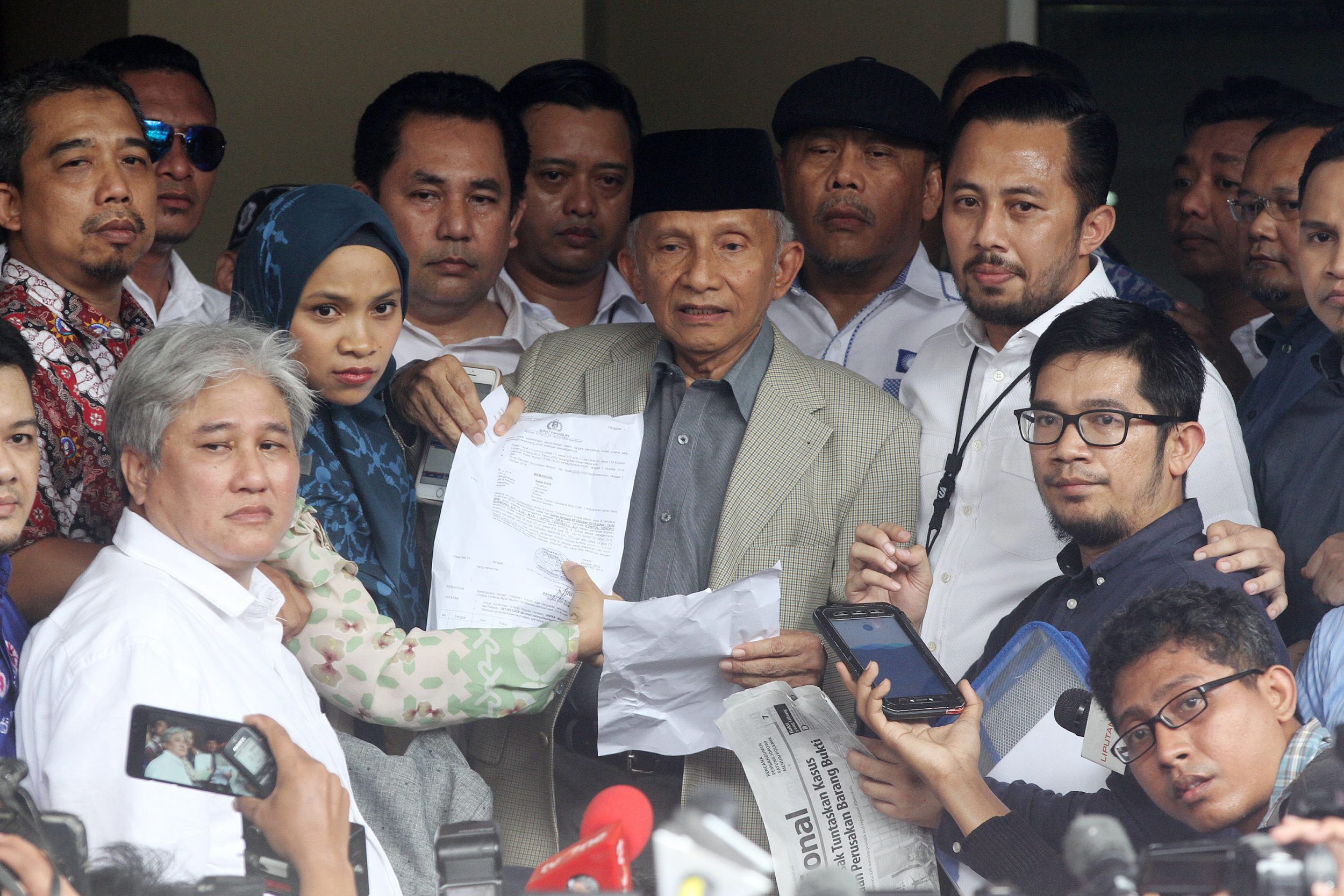 amien-rais-datangi-polda_20181010_140039.jpg