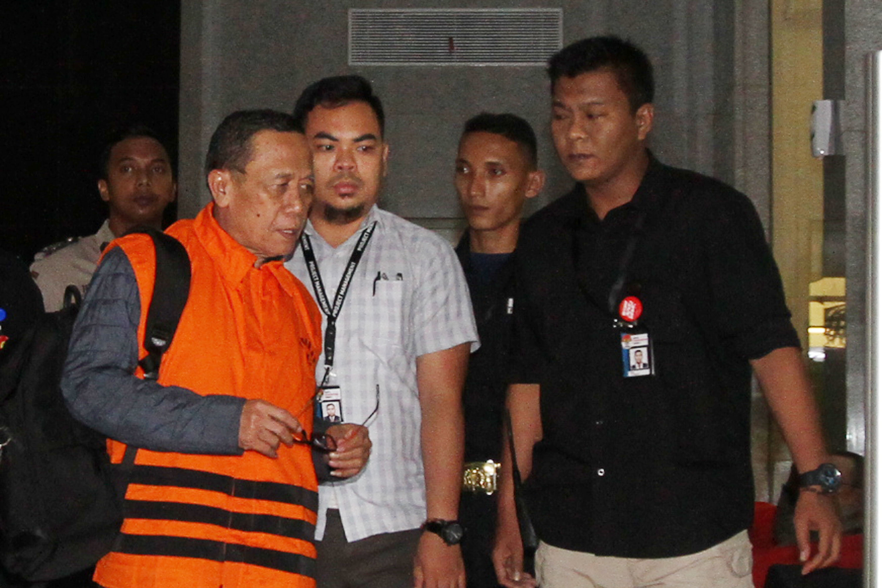 amin-santono-resmi-ditahan-kpk_20180506_205545.jpg