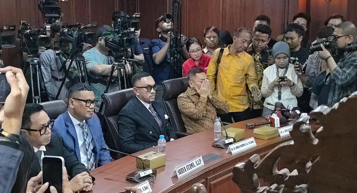 Divonis Tidak Langgar Etik, Adies Kadir Usap Wajah Tanda Syukur, Uya Kuya Meneteskan Air Mata