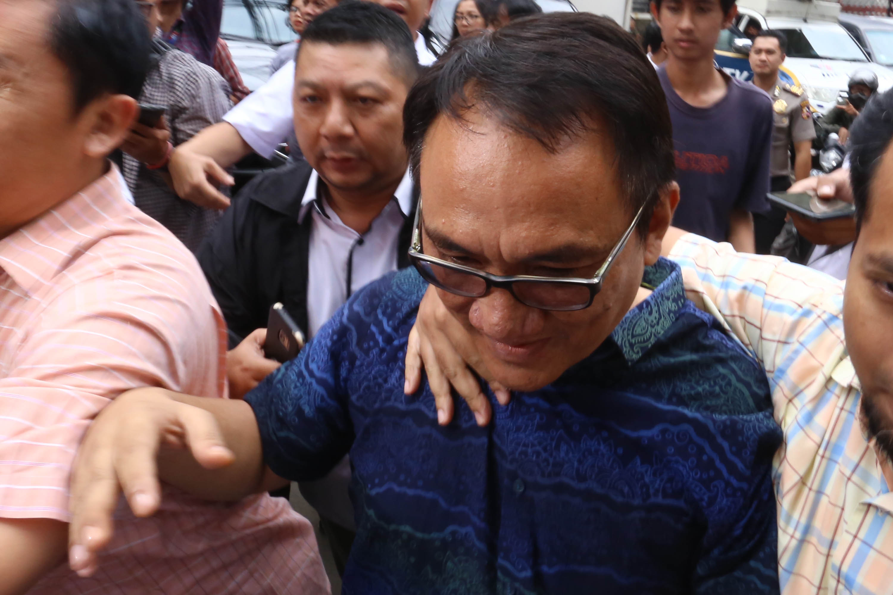 andi-arief-diserahkan-ke-bnn_20190306_204622.jpg