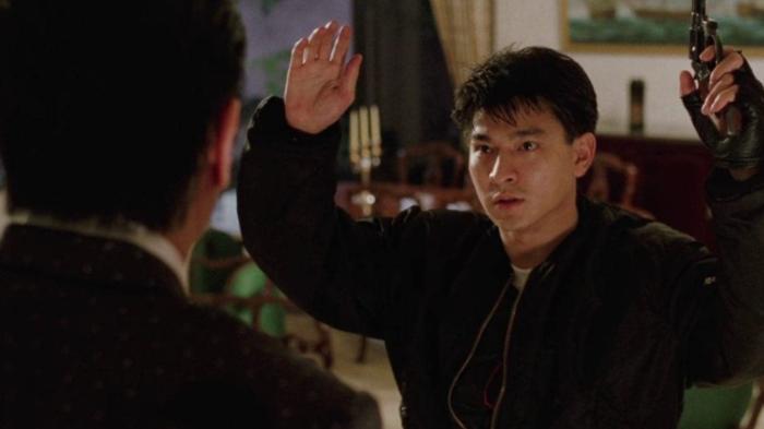 andy-lau-sebagai-crab-chan-dalam-film-casino-raiders-1989.jpg