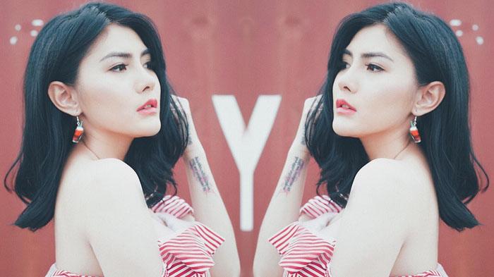 angela-lee-menghilangkan-tato-di-lengannya.jpg