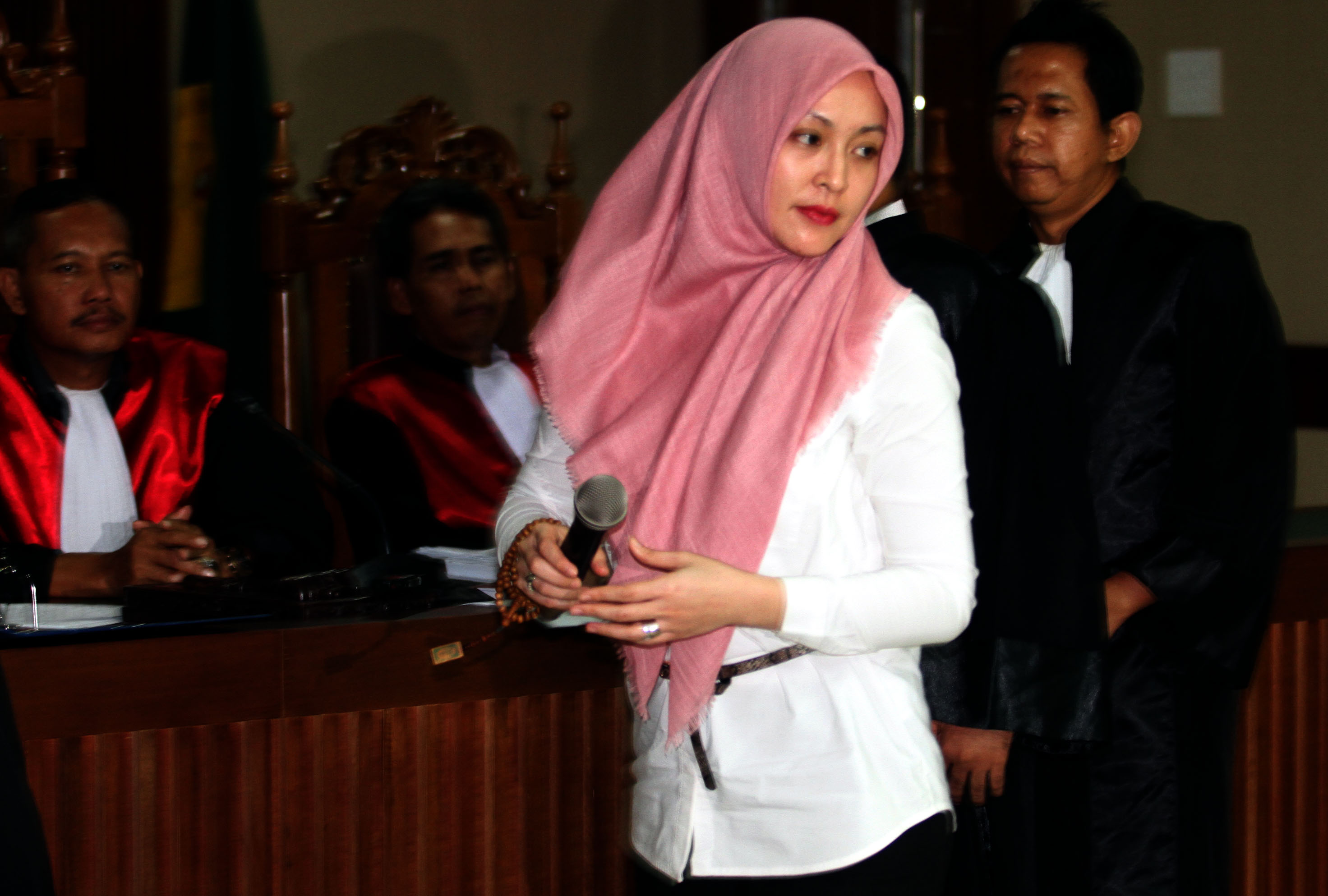 angelina-sondakh-bersaksi-dalam-sidag-nazaruddin_20160107_205159.jpg